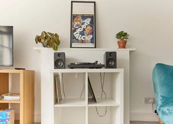 Bright & Spacious 2Br Flat By Hyde Park