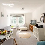 Bright & Spacious 2Br Flat By Hyde Park