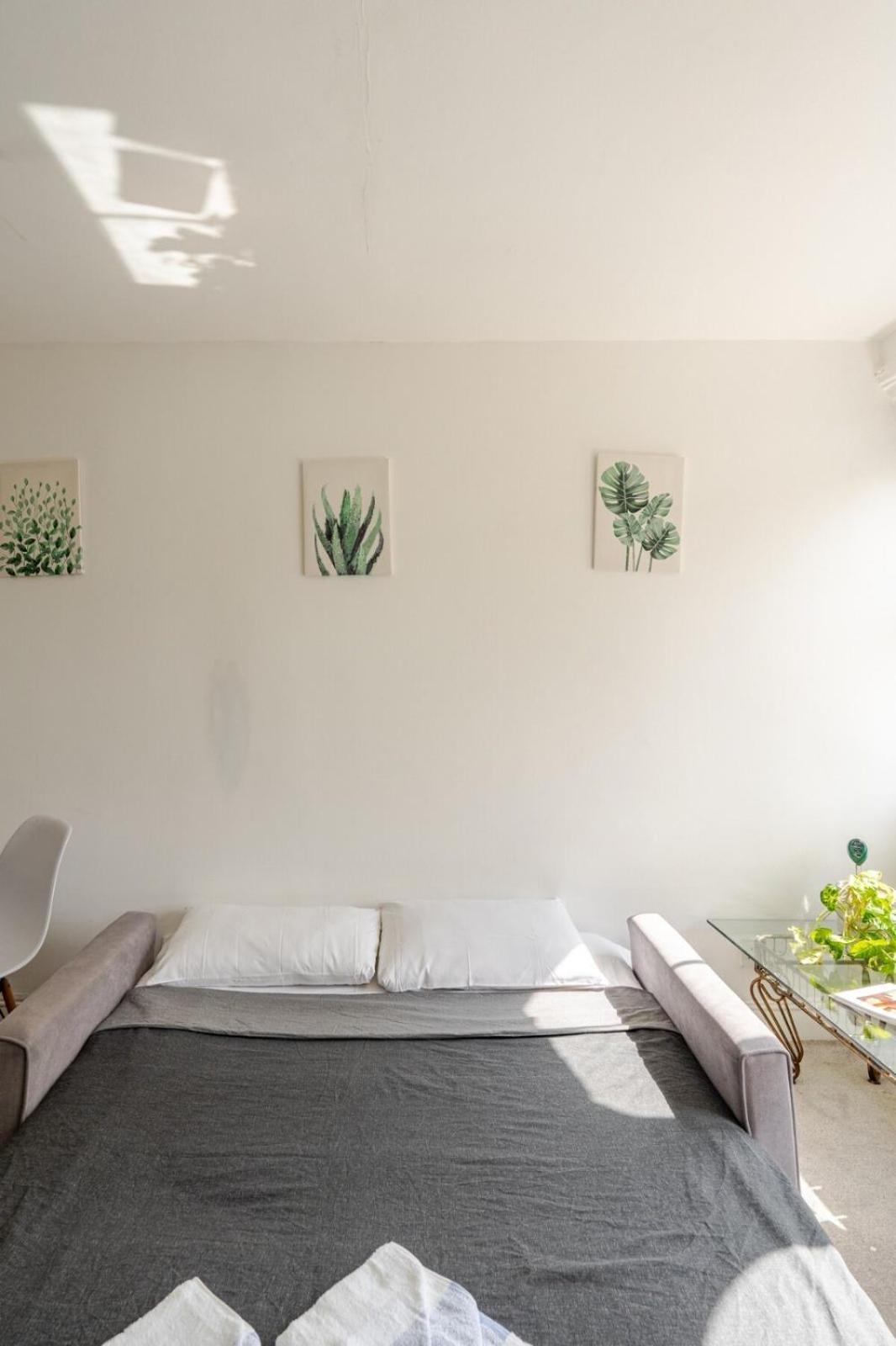 Bright & Spacious 2br Flat By Hyde Park